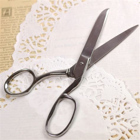 Retrouvez une sélection de fournitures pour vos activités manuelles et votre diy, ainsi que le meilleur des loisirs créatifs en toutes saisons avec creavea : Ciseaux de couture professionnels - A&A Patrons