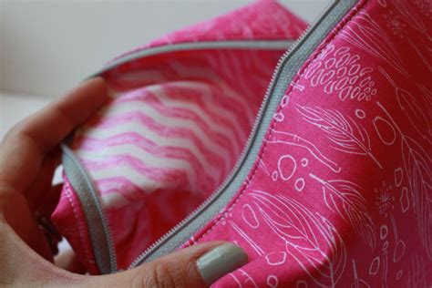 Easy Zippered Box Pouch Sewing Tutorial With Free Video Instructions