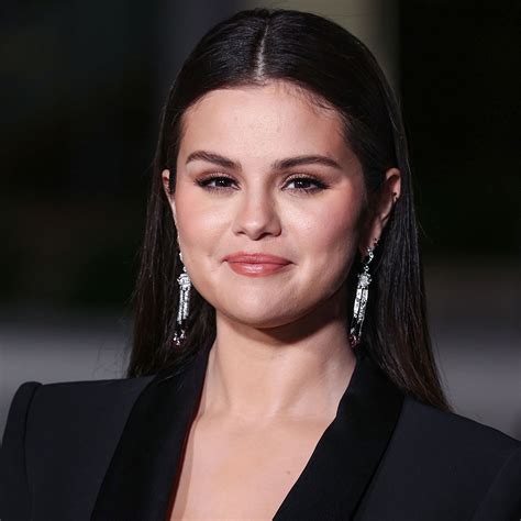 Selena Gomez Shows Off Her All Natural Beauty In Another Makeup Free