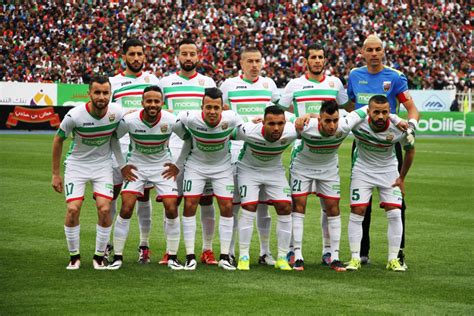 تأهل نادي الترجي الرياضي التونسي إلى نصف نهاية دوري أبطال إفريقيا لكرة القدم، عقب فوزه على نادي شباب بلوزداد الجزائري، بضربات وسيلاقي نادي الترجي ، في نصف النهاية، نادي الأهلي المصري، الذي ضمن تأهله إلى هذا الدور، في وقت سابق اليوم، عقب عودته بنتيجة. كأس الكونفيدرالية: مولودية الجزائر تفوز على نادي الصفاقسي ...