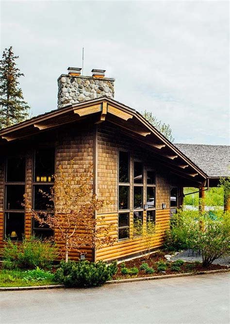 The vacation rental offers a studio layout with a full bathroom and sits on 3 acres of wooded land, so you can spend days fishing the creek and exploring the terrain. Seward Windsong Lodge: Gateway to Exit Glacier & Kenai ...
