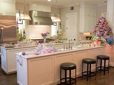 Allowing plenty of blank space insures that it won't look overcrowded. 8 Perfectly Decorated Holiday Kitchens - Shakeology