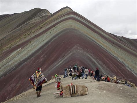 Not Photoshop Tourists Flocking To Perus Rainbow Mountain Rainbow