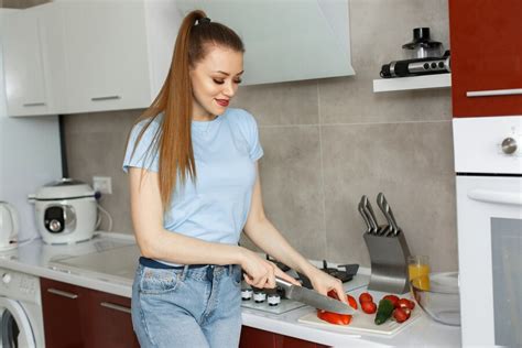 Free Photo Beautiful Girl In A Kitchen With Vegetables
