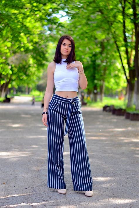 How To Wear Wide Leg Pants This Is How Its Done Con Imágenes Pantalones De Moda
