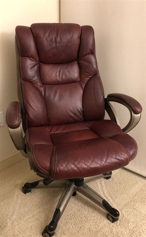 Broyhill Giannelli Premium Leather Executive Chair For Sale In Honolulu