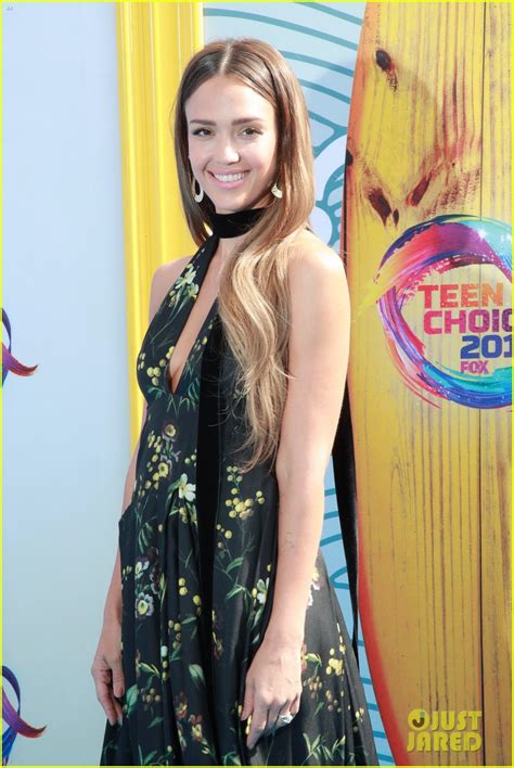 Photo Jessica Alba Pretty In Florals For Teen Choice Awards 03 Photo