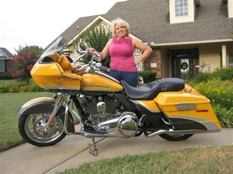 Up for sale is one of the finest examples of the 2009 cvo. 2009 Harley-Davidson® FLTRSE3 CVO™ Road Glide® (Pearl ...