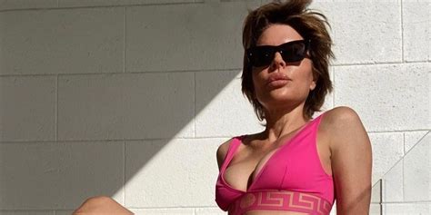 Lisa Rinna 57 Shows Off Toned Abs In Multiple Bikini Instagrams