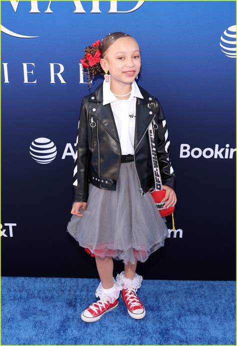 full sized photo of chloe bailey ski bailey support sister halle at little mermaid premiere 02