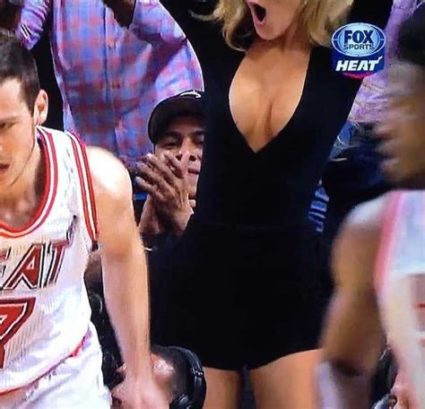 A Closer Look At The Nbas Sexiest Courtside Fan Terez Owens Scoopnest