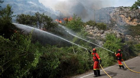 Gelombang Panas Akibatkan Kebakaran Hutan Di Spanyol Foto Tempo Co