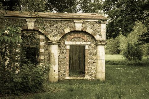 The château de méréville is a chateau in méréville in the valley of the juine, france. Moulin du pont (XVIIIe s.) parc du château de Méréville ...