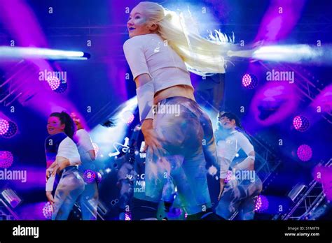 Twerking Hi Res Stock Photography And Images Alamy