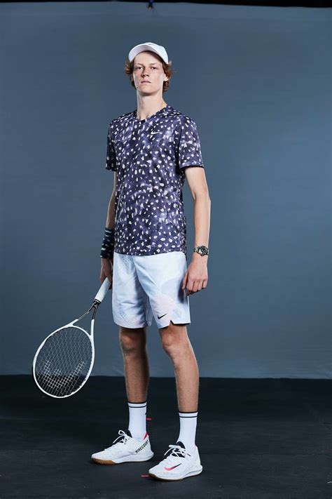 10/05 sinner sets up nadal clash in rome second round. Jannik Sinner, giovane fenomeno del tennis italiano, è il ...
