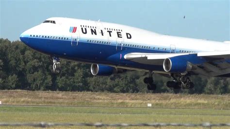 United Airlines Blue Tulip Livery N181ua 747 400 Landing Portland