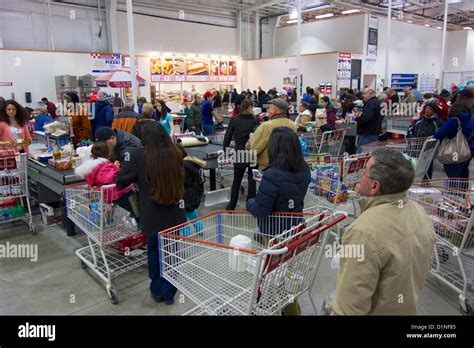 Costco Shoppers Lined Up At Checkout Lanes Stock Photo Alamy