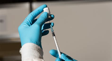 Jak przygotować się do szczepienia na koronawirusa? Prezes Naczelnej Rady Aptekarskiej: wkrótce farmaceuci będą mogli wykonywać szczepienia ...