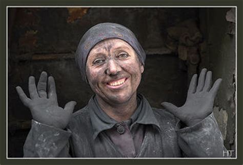 Профессия шахтёра считается одной из самых опасных и экстремальных в мире и идут на неё, как правило только самые смелые люди. Женщины-шахтёры — MiningWiki — шахтёрская энциклопедия