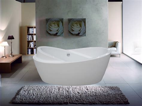 These tubs typically have five sides and are designed so that the two sides lay along two walls. Narrow Bathtubs, Help Much for Small Bathroom - HomesFeed