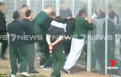 Shocking Footage Of Melbournes 2015 Prison Riot Daily Mail Online