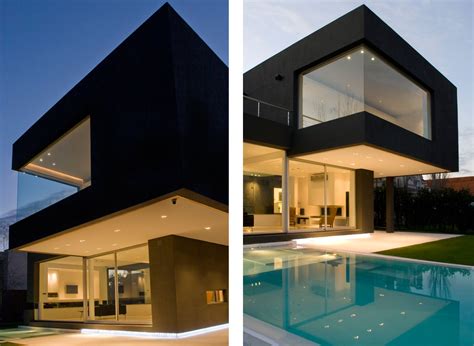 The Black House By Andres Remy Arquitectos Architecture
