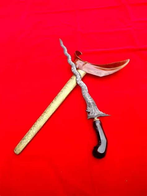 Jika keris mpu gandring adalah kutukan yang membunuh raja ke angrok dan 7 turunan keluarga raja , maka keris taming sari adalah keris yang membuat. Keris Naga Sasra Yang Asli