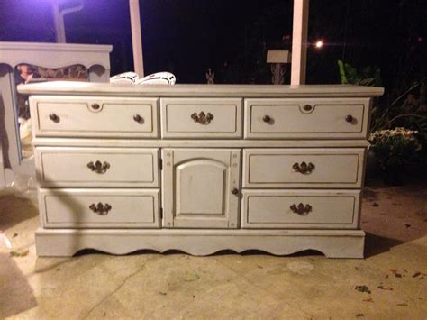 Marija chose annie sloan's 'country grey' for the exterior and 'old white' for the interior and drawer. Paris grey | Annie sloan chalk paint kitchen, Annie sloan ...