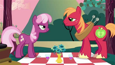 Imagen Cheerilee And Big Macintosh Starting At Each Other S2e17png