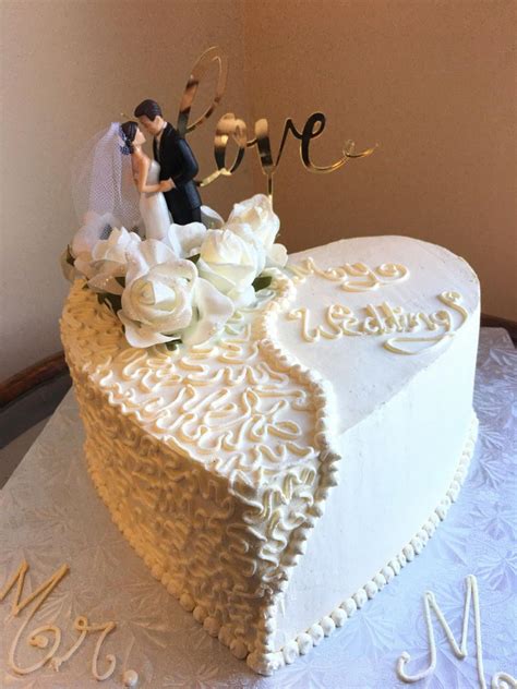 Wedding Cake Cornelli Lace Pipped Heart Shaped Wedding Cake All