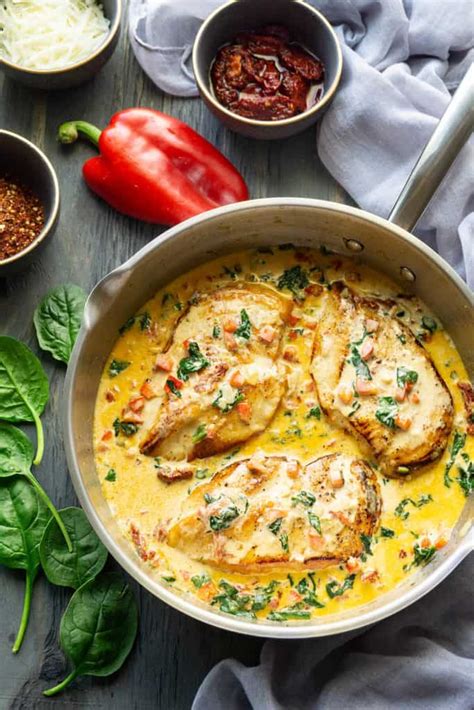 Sign up for the tasty newsletter today! Creamy Tuscan Chicken with Baby Spinach and Red Pepper | Foodtasia