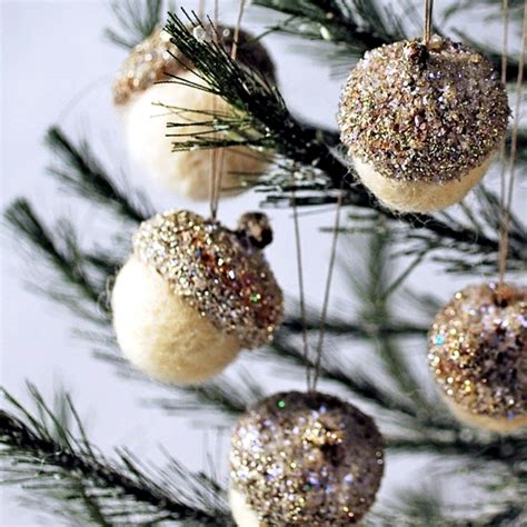Given recent events, i've been holding many blog posts in draft, unsure of how to talk about international destinations we cannot travel to, and potentially frivolous luxuries when many are tightening their belts. Crafts with natural materials - 30 Decorating Ideas with tassels | Interior Design Ideas - Ofdesign