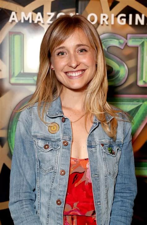 Smallville Actress Allison Mack Tries To Recruit Emma Watson To Join Sex Cult Over Twitter