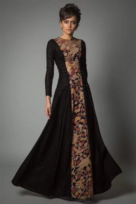 Di tahun 2016 sendiri, trend baju pengantin hasil karyanya didominasi oleh gaun dengan jubah atau model cape dress dengan kombinasi kain brokat. this is me...: My Favourite Design Baju Kurung 2013