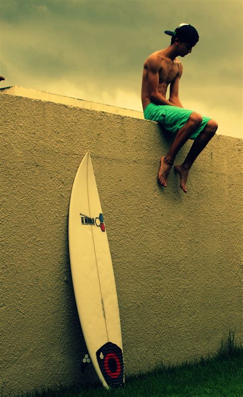 Pin By Ally Spiroff On People I Admire Surfer Dude Surfer Boys Surfer