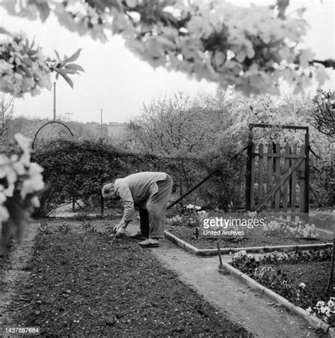 Unter Der Erde Photos And Premium High Res Pictures Getty Images