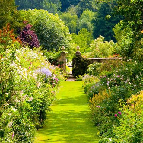 Originally titled mistress mary, the secret garden was published serially starting in 1910; 15 Summery Secret Gardens In Britain Everyone Should ...