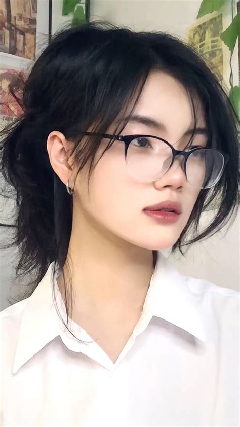 Short Hair Glasses Cut Glasses Hairstyles With Glasses Womens