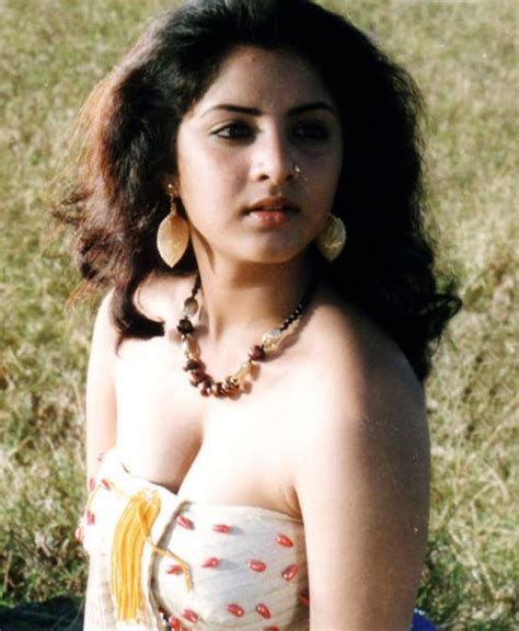 Divya Bharti Bikini Image ~ Indian Sexy Actress Pics