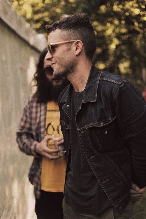 Brandon flowers is 40 years old today because brandon's birthday is on 06/21/1981. brandon flowers | Brandon flowers, Rocker chic style, Style
