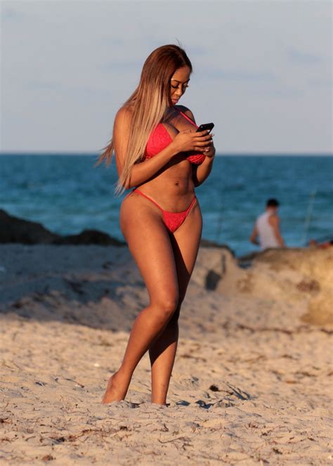 Moriah Mills In Bikini At A Beach In Miami Hawtcelebs