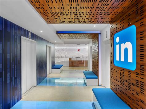 A Tour Of Linkedins Beautiful New Toronto Office Officelovin