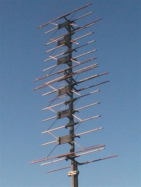Adapt to ham radio use, and suddenly you have primary or backup broadband digital back haul, control and / or link capabilities to a remote. Gray-Hoverman antenna | Diy tv antenna, Tv antenna, Antenna