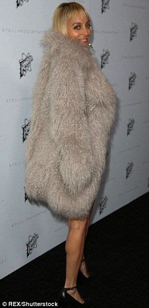 Nicole Richie Debuts A New Retro Bob Hairdo At Fashion Party Fur Coat