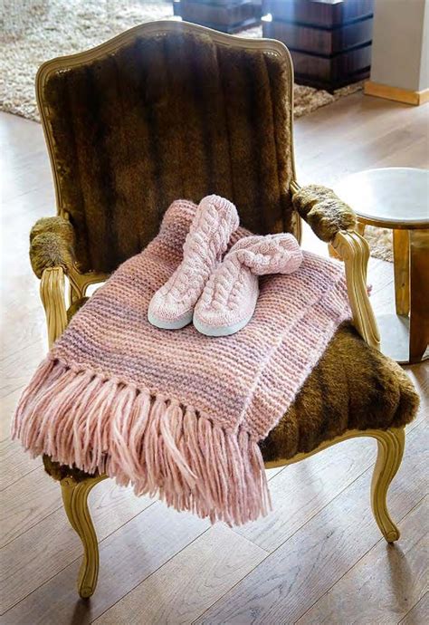 Maschen anschlagen, glatt rechts stricken, abketten: Modell des Monats Oktober 2017 5 | Stricken, Decke ...