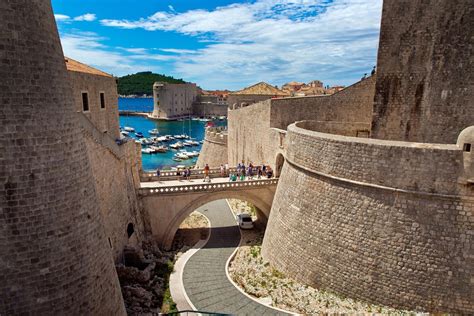 So we decided to visit this beautiful city this spring after the star wa. Stadswandeling Dubrovnik: Oude stad en beklim de ...