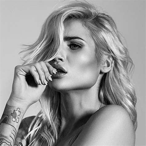 Najpewniejsze źródło informacji o karolinie gilon, polskiej celebrytce, wokalistce, modelce i prezenterce ttv. Karolina Gilon - nowa celebrytka na salonach. Nie wygrała ...