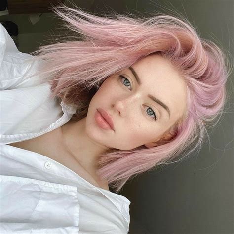 Pin By Таня Евстигнеева On Girls Light Pink Hair Pink Short Hair Hair Dye Colors