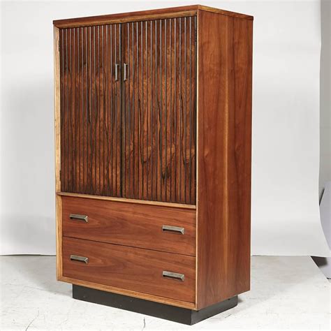 Do you assume bassett bedroom furniture vintage appears to be like great? 1960s Bassett Furniture Walnut Tall Dresser at 1stdibs