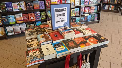 Banned Books Bannered At Local Barnes And Noble Wjetwfxp